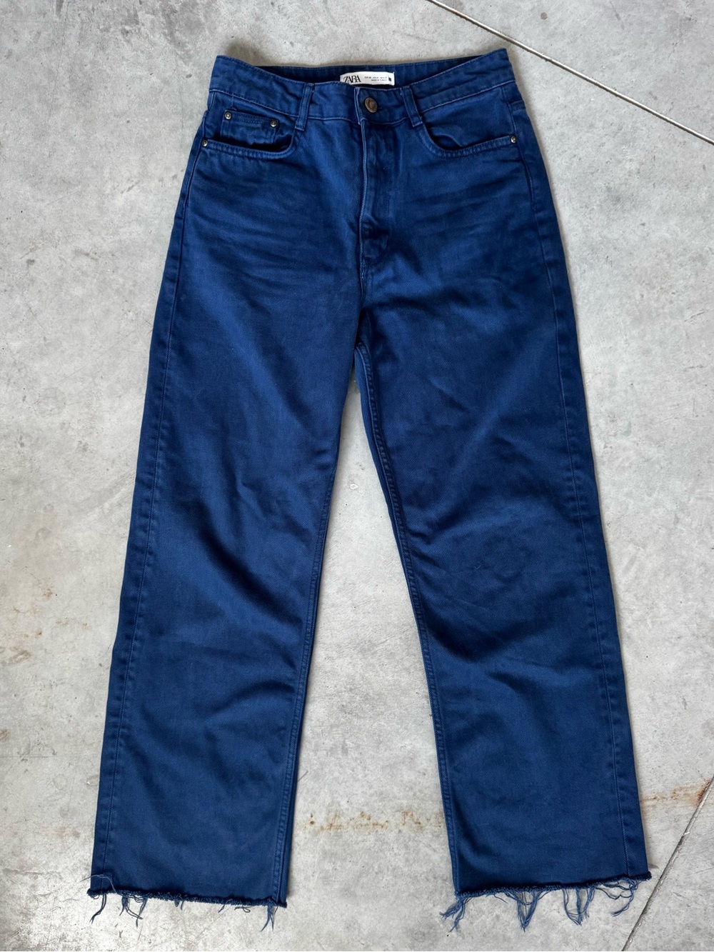 Zara blue, high-rise, wide-leg denim jeans featuring a raw, distressed hem Sz 6